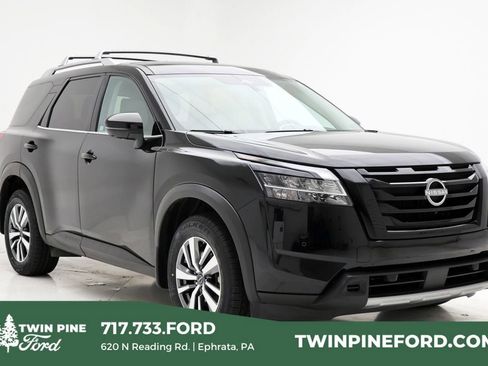 Used 2024 Nissan Pathfinder SL w/ Black Appearance Package image 1