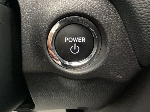 Used 2025 Toyota RAV4 XLE AWD/4WD image 18