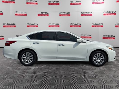 Used 2016 Nissan Altima 2.5 S w/ Power Driver Seat Package FWD image 2