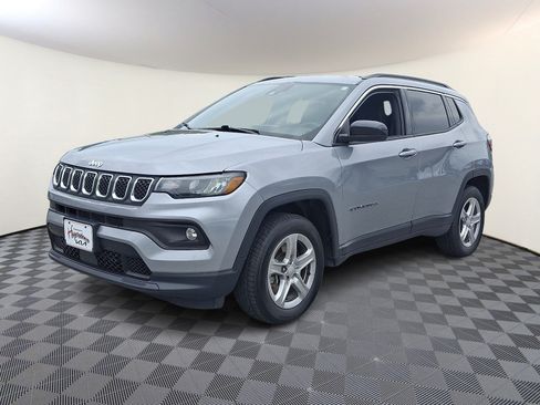 Used 2024 Jeep Compass Latitude AWD/4WD image 3