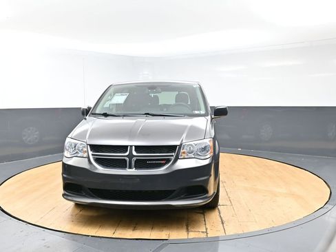 Used 2019 Dodge Grand Caravan SE image 4