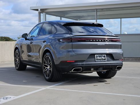 Certified 2025 Porsche Cayenne Coupe image 3