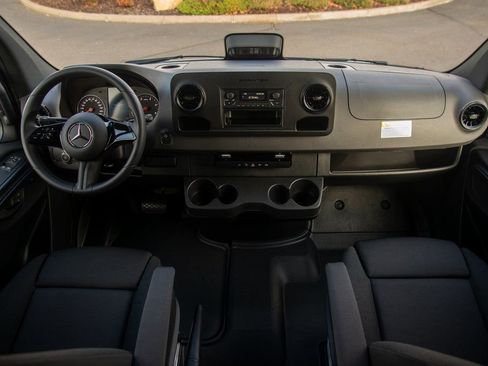 Used 2025 Mercedes-Benz Sprinter 2500 image 38