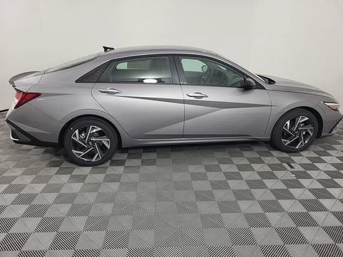Certified 2025 Hyundai Elantra Sport FWD image 9
