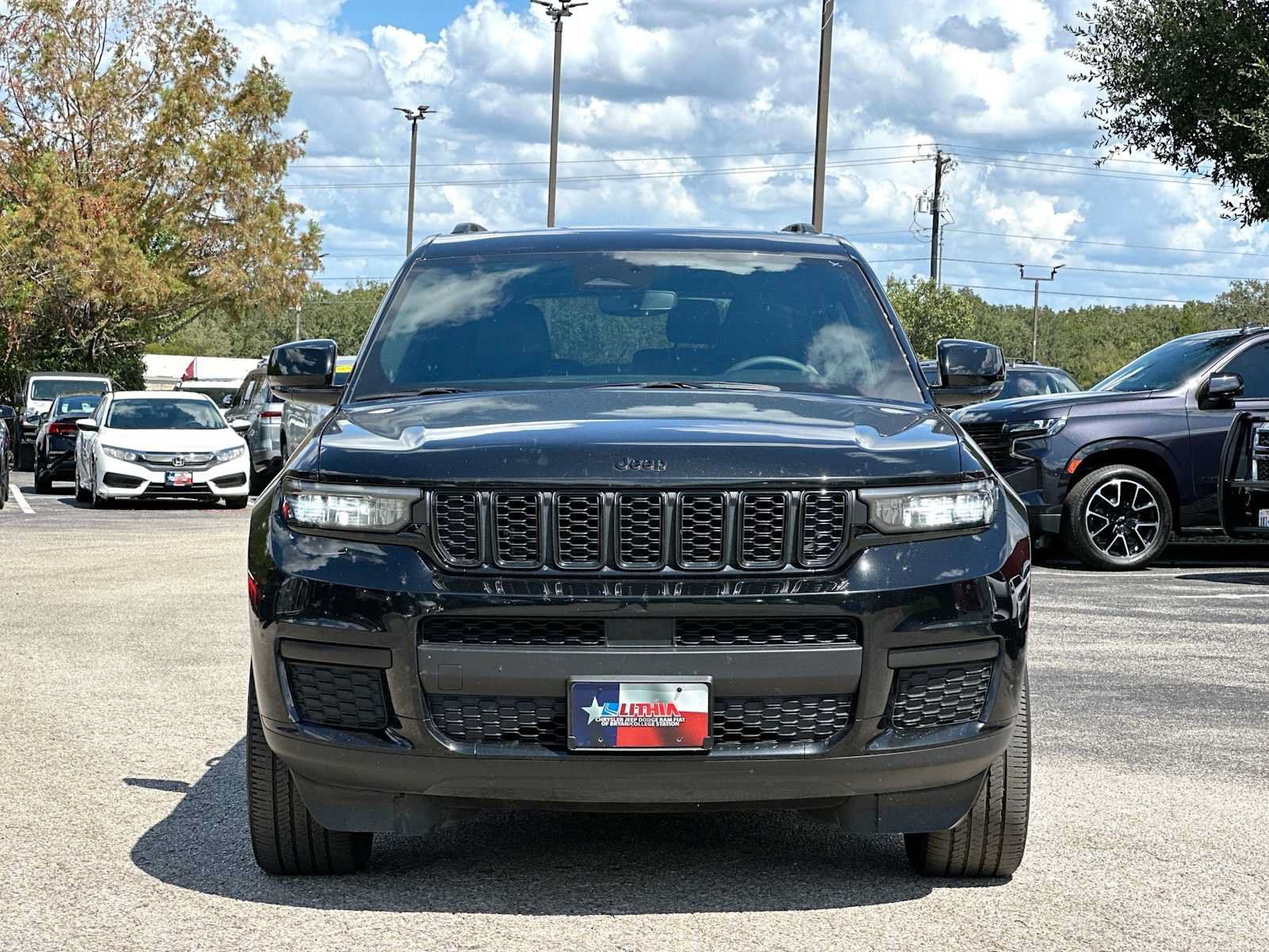 Used 2023 Jeep Grand Cherokee L Laredo AWD/4WD image 10