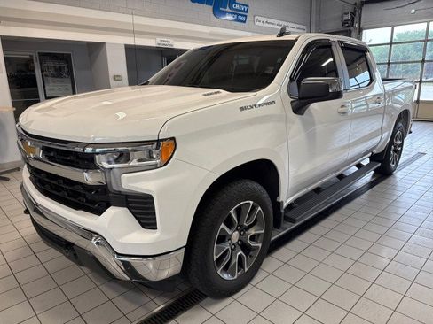 Used 2024 Chevrolet Silverado 1500 LT AWD/4WD image 7