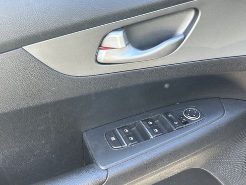 Used 2019 Kia Forte LXS image 11