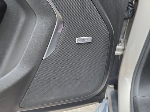 Used 2021 Chevrolet Suburban Premier image 20