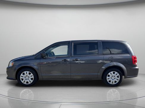Used 2020 Dodge Grand Caravan SE w/ UConnect Hands-Free Group image 5