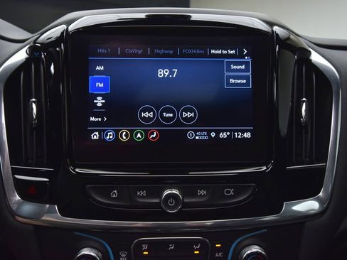 Used 2023 Chevrolet Traverse RS image 23