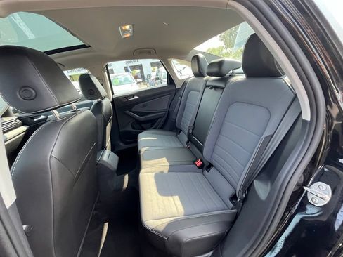 Used 2025 Volkswagen Jetta SE FWD image 24