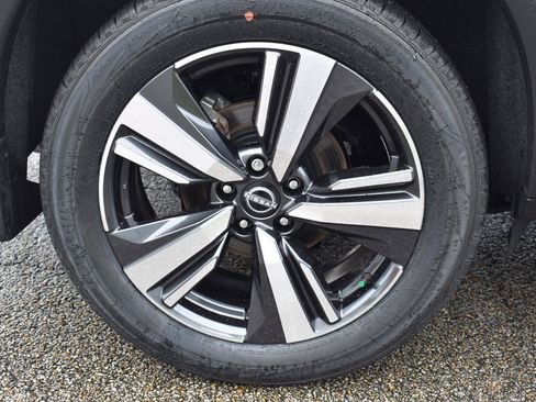 Used 2025 Nissan Rogue SL FWD image 13