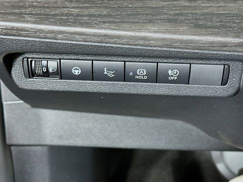 Used 2023 Nissan Ariya AWD image 17