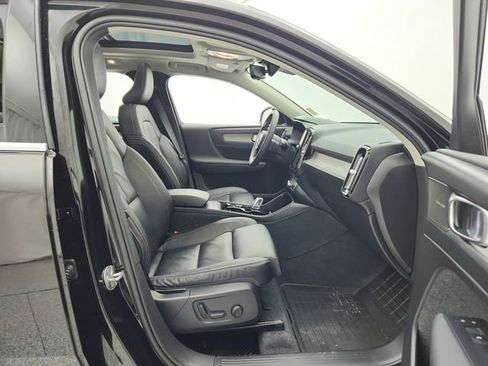 Certified 2023 Volvo XC40 B5 Ultimate w/ Protection Package Premier image 14