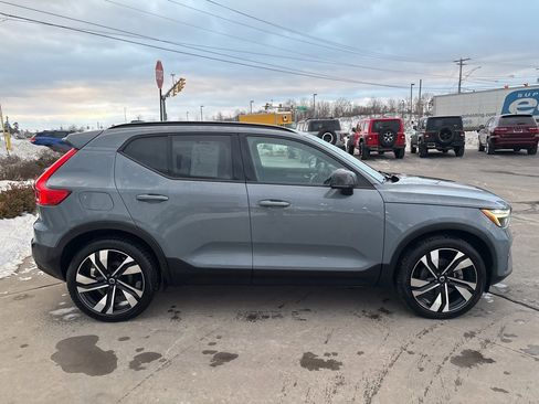 Used 2023 Volvo XC40 B5 Plus w/ Protection Package Premier image 5