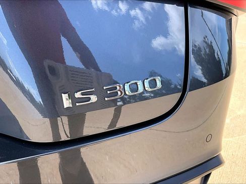Used 2022 Lexus IS 300 w/ Premium Package RWD image 10