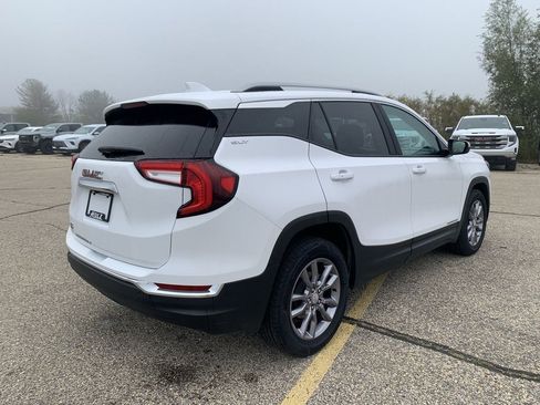 Certified 2024 GMC Terrain SLT image 3