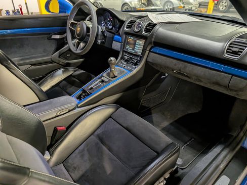 Used 2016 Porsche Boxster Spyder image 23