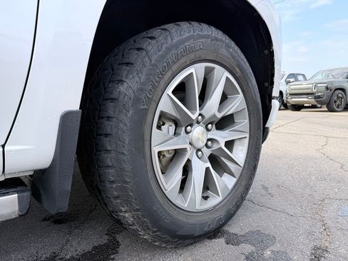 Used 2020 Chevrolet Silverado 1500 High Country w/ Technology Package image 32