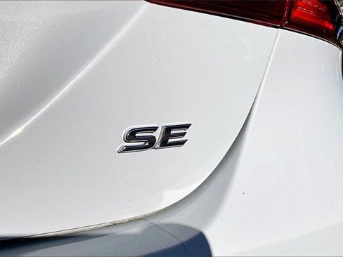 Used 2024 Toyota Camry SE image 21