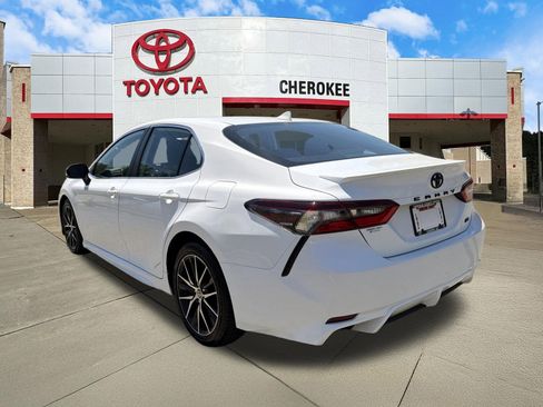 Used 2022 Toyota Camry SE w/ Convenience Package FWD image 7