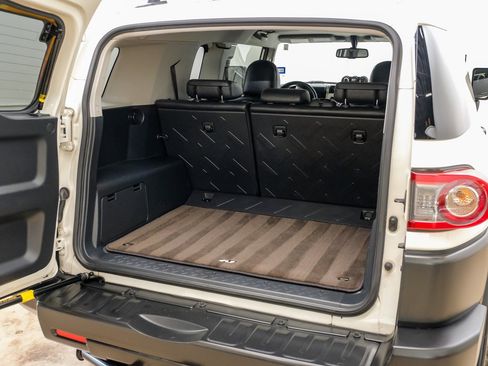 Used 2012 Toyota FJ Cruiser 4WD image 48