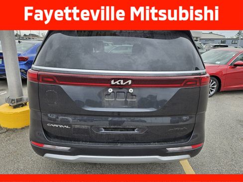 Used 2024 Kia Carnival LX image 10