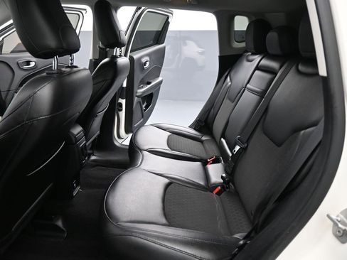 Used 2020 Jeep Compass Latitude image 16