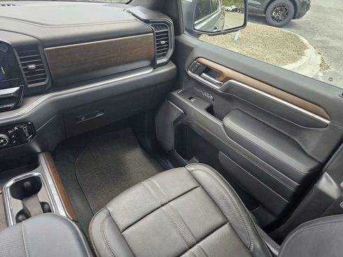 Used 2024 Chevrolet Silverado 1500 High Country w/ Technology Package AWD/4WD image 15