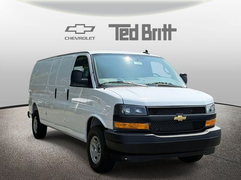 New 2025 Chevrolet Express 3500 Extended image 3