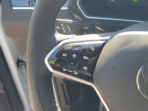 Used 2022 Volkswagen Tiguan SEL R-Line image 31