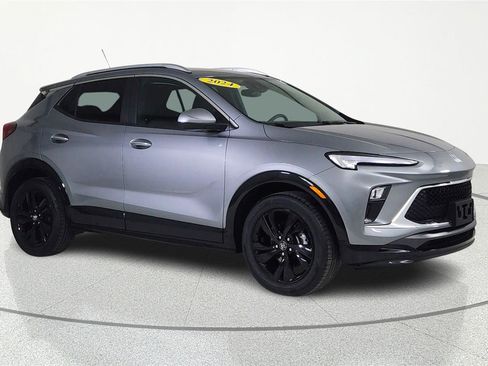 Used 2024 Buick Encore GX Sport Touring image 5