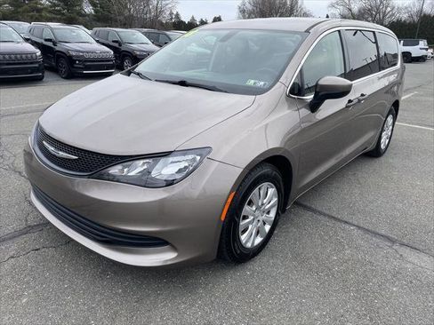 Certified 2018 Chrysler Pacifica L image 1