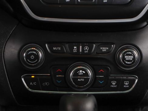 Used 2021 Jeep Cherokee Latitude Lux w/ Sun & Sound Group image 20