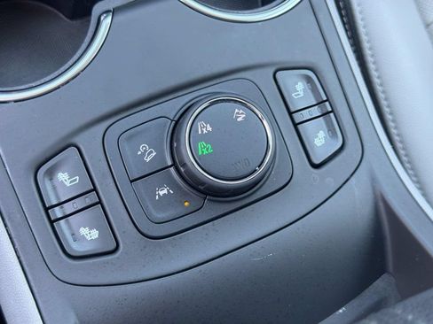 Used 2022 GMC Terrain SLT AWD/4WD image 16