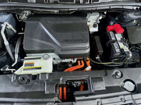 Used 2025 Nissan Leaf S image 32