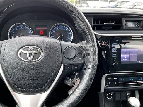 Used 2017 Toyota Corolla LE w/ Carpet Mat Package (TMS) FWD image 18