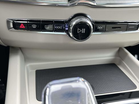 New 2026 Volvo XC60 B5 Ultra w/ Protection Package Premier image 24