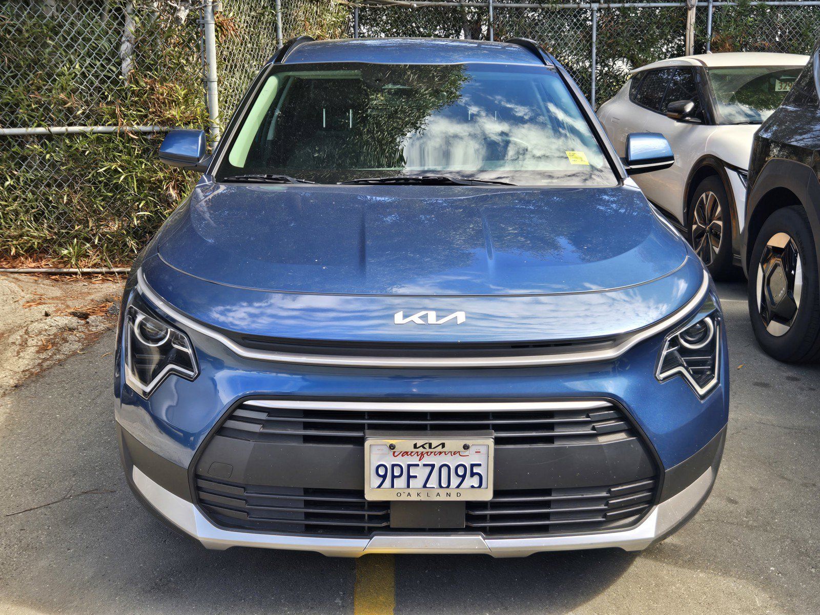 Used 2024 Kia Niro EX FWD image 2