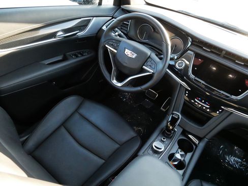 Certified 2025 Cadillac XT6 Sport image 9