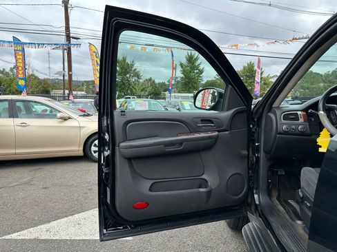 Used 2009 Chevrolet Suburban LT image 10