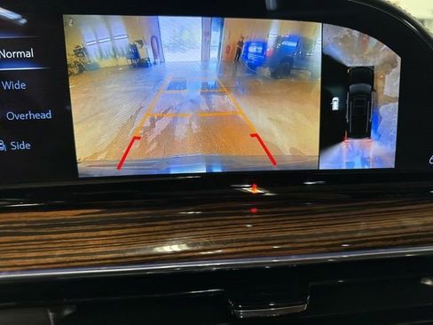 Used 2024 Cadillac Escalade Premium Luxury w/ Performance Package AWD/4WD image 18