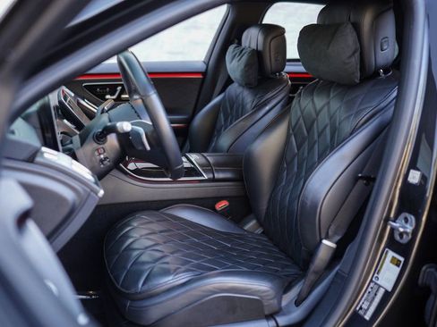 Used 2022 Mercedes-Benz S 580 4MATIC Sedan w/ AMG Line Package image 22