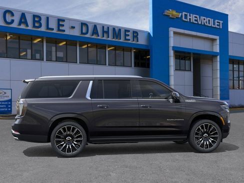 New 2026 Chevrolet Suburban High Country AWD/4WD image 19