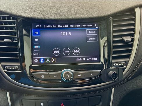 Used 2020 Chevrolet Trax LT w/ LT Convenience Package FWD image 14