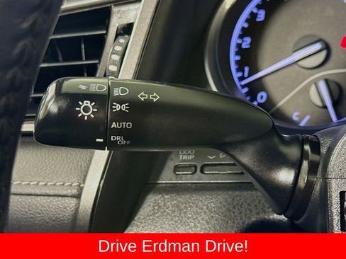 Used 2020 Toyota Camry SE FWD image 15