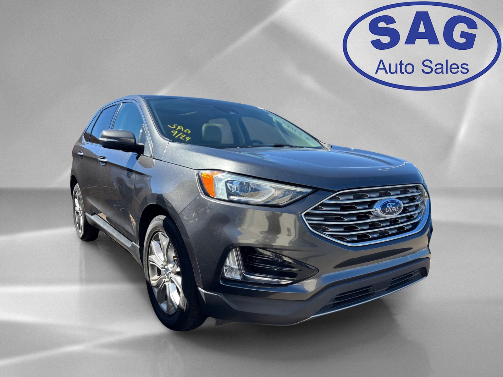 Used 2019 Ford Edge Titanium FWD image 2