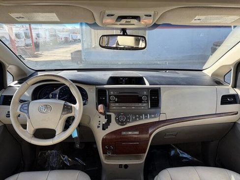 Used 2011 Toyota Sienna XLE image 18