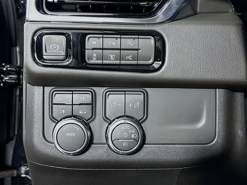 New 2026 GMC Yukon Denali w/ Sun & Power Step Package image 10