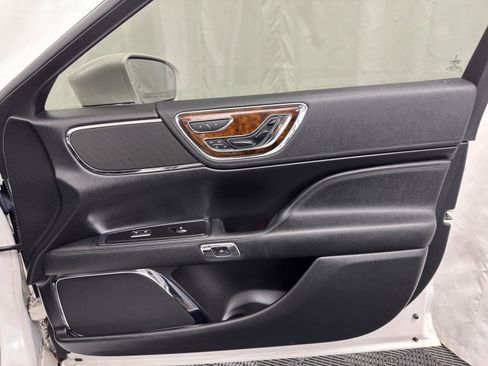 Used 2017 Lincoln Continental Reserve w/ Technology Package image 30